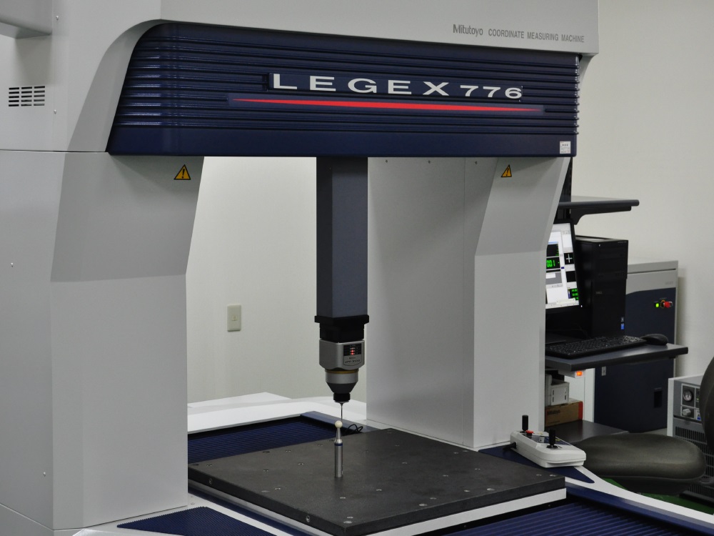 保有設備―高精度CNC三次元測定機（ミツトヨ LEGEX776）│株式会社ピーエムティー