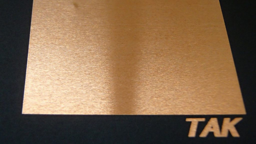 高出力ファイバーレーザー加工ユニット［TLFD-100］―加工サンプル（銅表面の塗膜トリミング）│株式会社ピーエムティー
